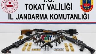 Tokat’ta ruhsatsız silah ve mühimmat ele geçirildi