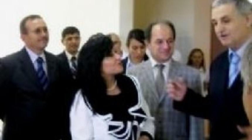 Vali Civelek, Altınova'da okul inceledi