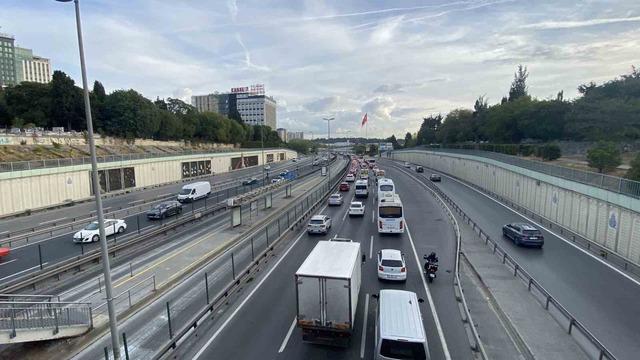İstanbul’da trafik yoğunluğu okulların ikinci gününde arttı 4