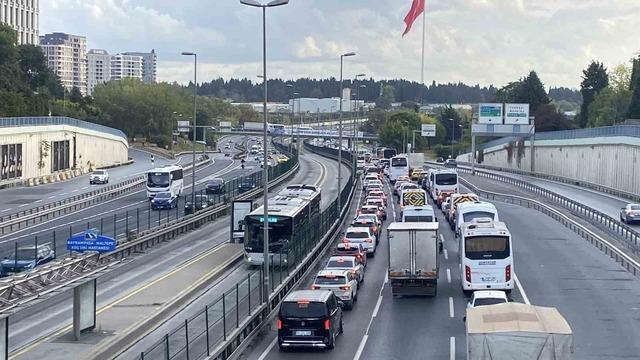 İstanbul’da trafik yoğunluğu okulların ikinci gününde arttı 5