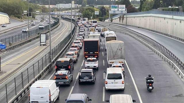 İstanbul’da trafik yoğunluğu okulların ikinci gününde arttı 6
