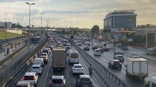 İstanbul’da trafik yoğunluğu okulların ikinci gününde arttı