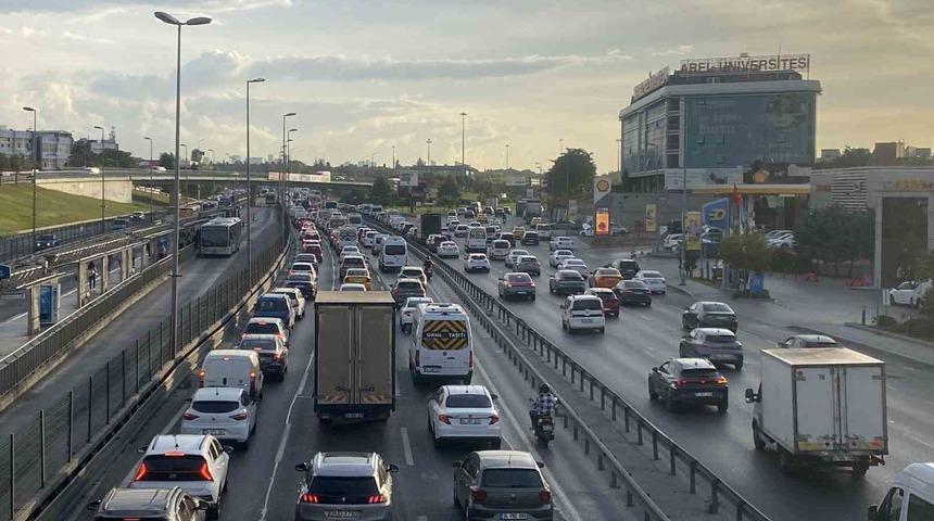 İstanbul&rsquo;da trafik yoğunluğu okulların ikinci g&uuml;n&uuml;nde arttı