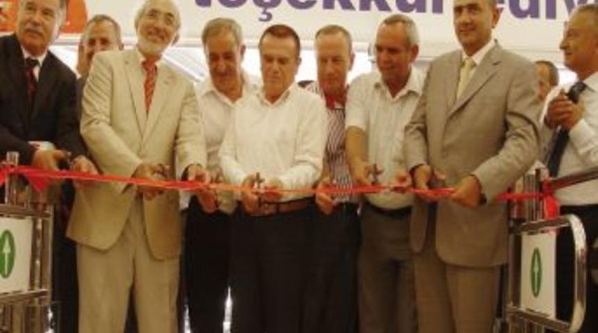 Tekzen'in 4 ay &ouml;nce yanan S&ouml;ke şubesi yeniden a&ccedil;ıldı