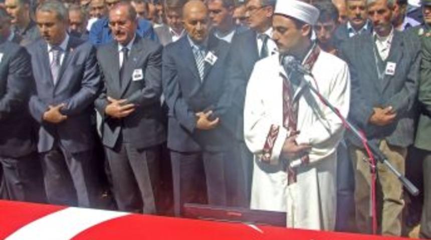 Şehit polis okulu &ouml;ğrencisi memleketi Afşin'de toprağa verildi