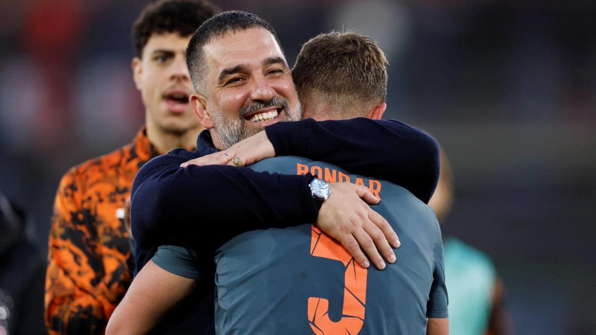 Arda Turan ın ekibine 34 dakika yetti! Bileği b&uuml;k&uuml;lm&uuml;yor 2