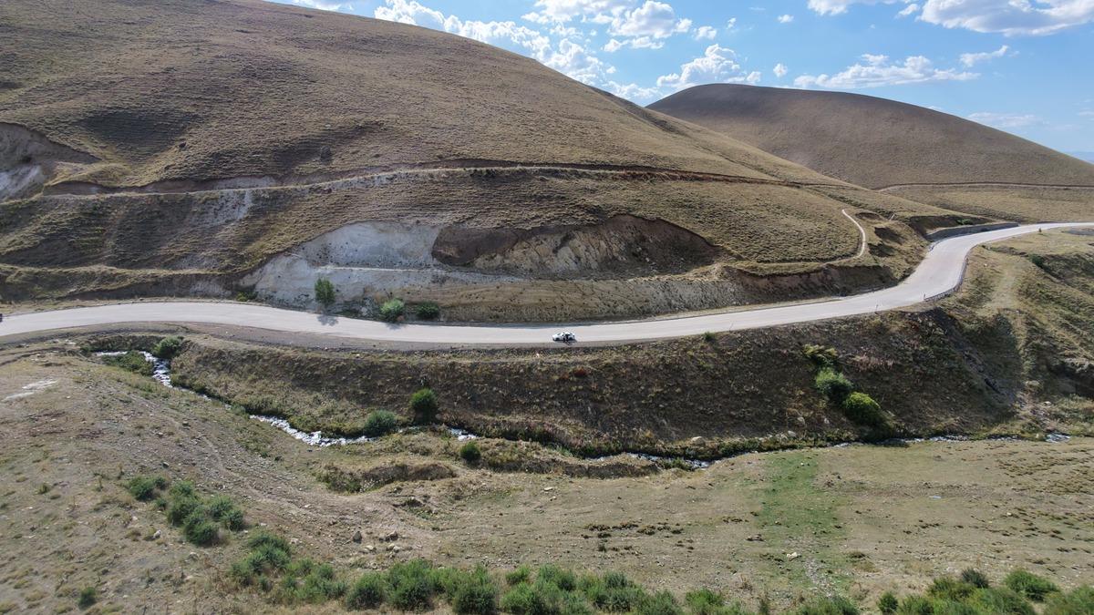 Erzurum da gizemli yol! Arabalar kendi kendine yokuş çıkıyor 1