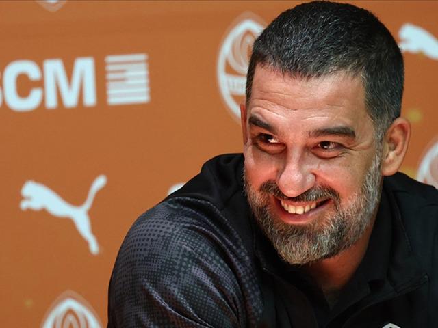 Arda Turan'ın ekibine 34 dakika yetti! Bileği b&uuml;k&uuml;lm&uuml;yor