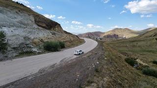 Erzurum'da gizemli yol! Arabalar kendi kendine yokuş çıkıyor