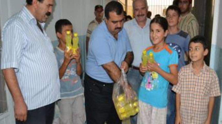 K&ouml;pr&uuml; Derneği'nden g&ouml;rme engellilere gıda yardımı