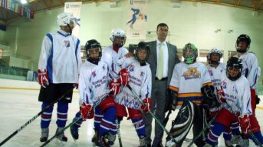 Buz Hokeyi Federasyonu yeni Başkanı &Ccedil;intimar yeni projelerini anlattı