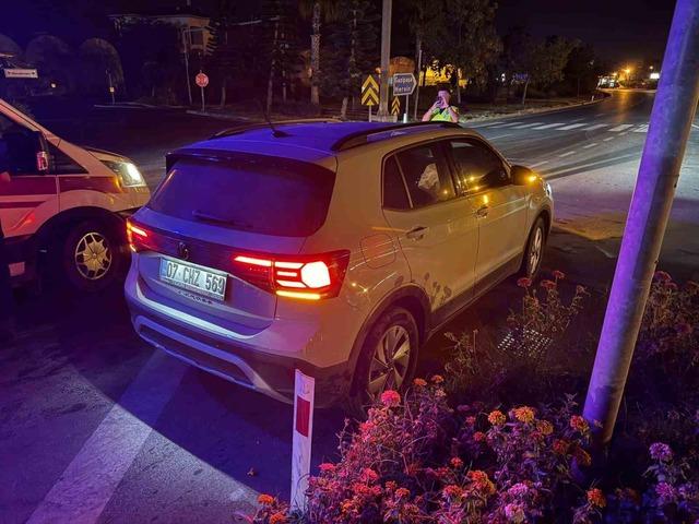 Gazipaşa&rsquo;da alkoll&uuml; s&uuml;r&uuml;c&uuml; kaza yaptı: 2 yaralı 3