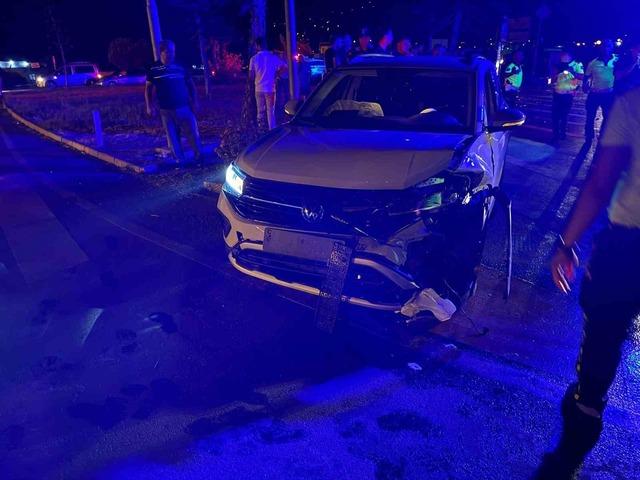 Gazipaşa&rsquo;da alkoll&uuml; s&uuml;r&uuml;c&uuml; kaza yaptı: 2 yaralı 1
