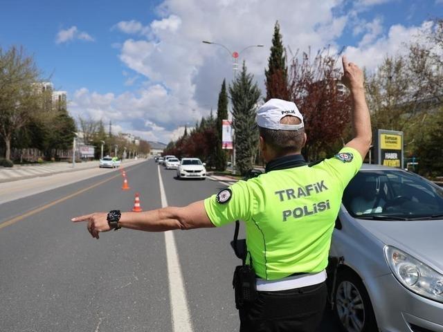 Bin 175 ara&ccedil; s&uuml;r&uuml;c&uuml;s&uuml;ne ceza yazıldı