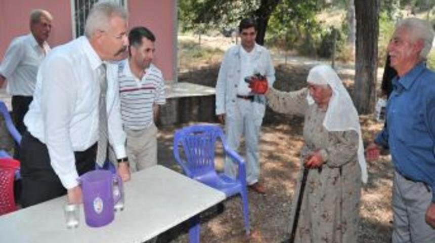 K&ouml;yl&uuml; teyzeden Vali Cerrah&rsquo;a: Yaşıma bakma, s&ouml;ylediklerime bak