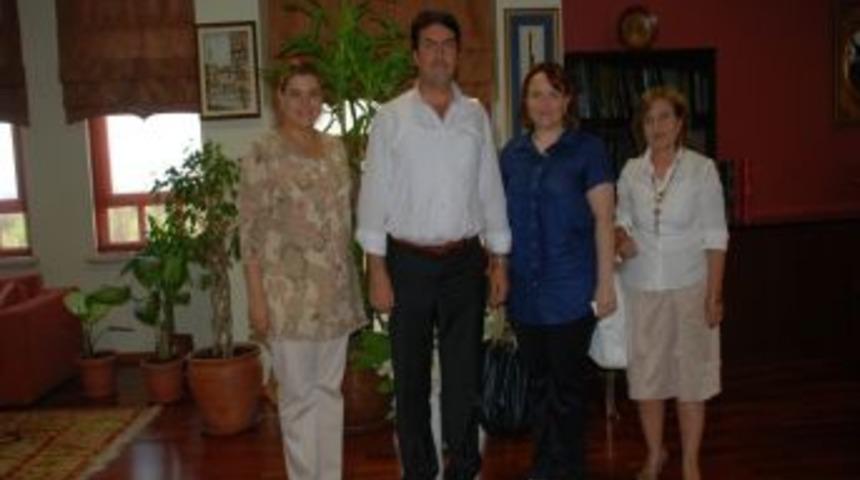 Başkan D&uuml;ndar'dan kadınlara destek