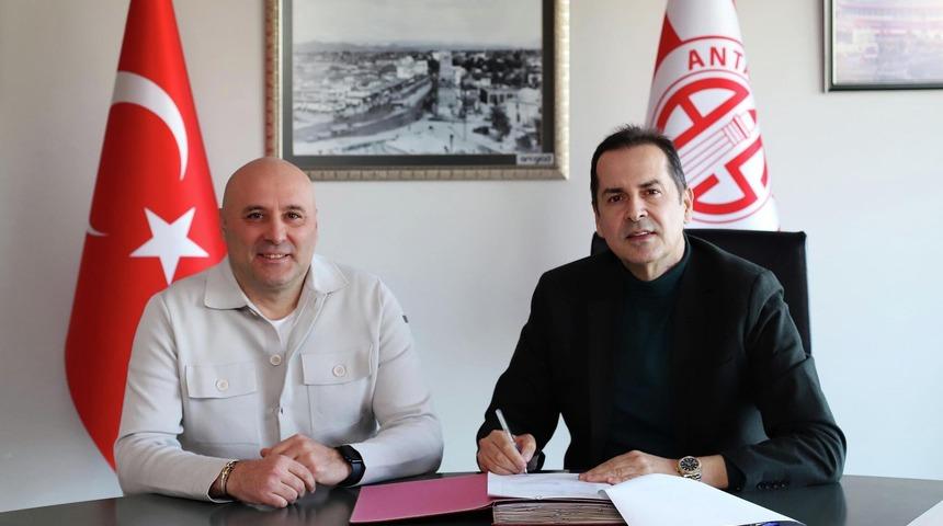 Antalyaspor&rsquo;da teknik direkt&ouml;rl&uuml;k g&ouml;revine Osman &Ouml;zk&ouml;yl&uuml; getirildi