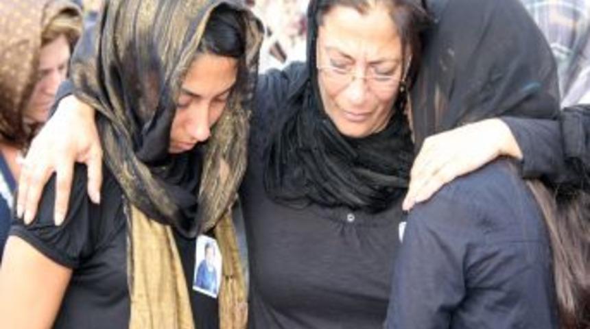 Eski başkanlardan Şent&uuml;rk&rsquo;&uuml;n annesi toprağa verildi