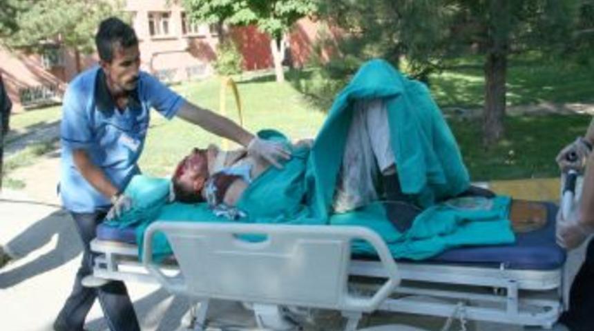 Tatil yolunda kaza: 1 &ouml;l&uuml;, 4 yaralı