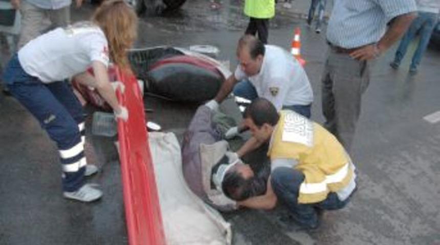 Otomobil kavşakta motosiklete &ccedil;arptı: 1 yaralı