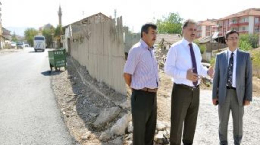 Malatya&rsquo;da yol genişletme &ccedil;alışmaları s&uuml;r&uuml;yor