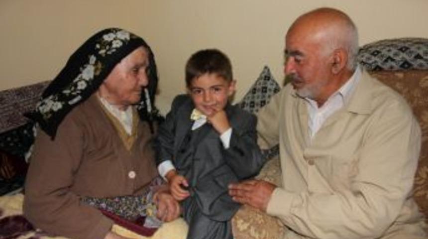 106 yaşında sağlığını s&uuml;t ve pekmeze bor&ccedil;lu