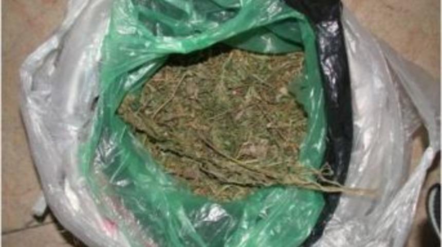 Sokakta uyuşturucu satan 10 kişi g&ouml;zaltına alındı