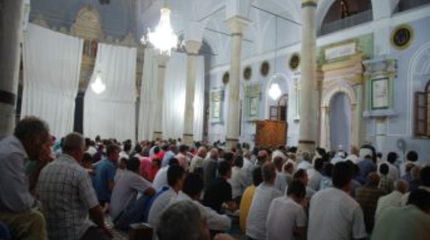 Kiliseye &ccedil;evrilen camide Sakal&ndash;ı Şerif izdihamı yaşandı