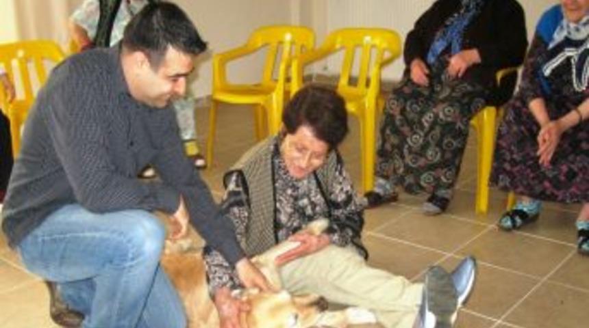 Yaşlıların stresini yenmek i&ccedil;in hayvan destekli proje geliştirildi
