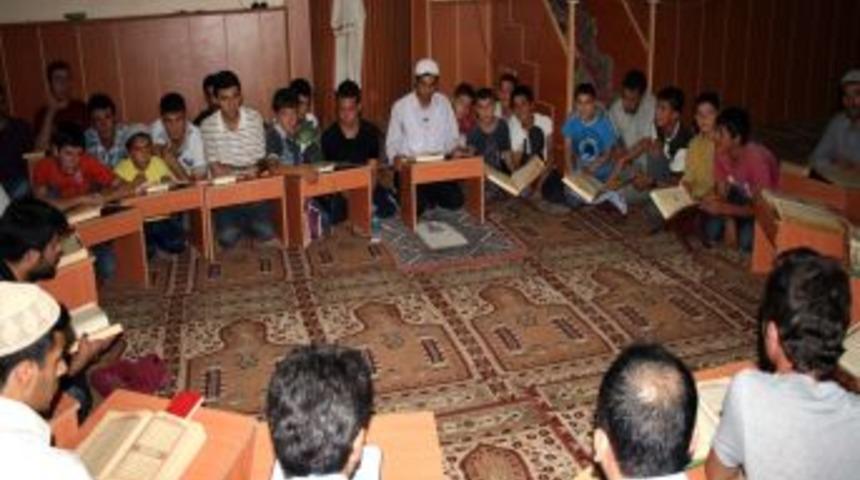 Midyatlılar Kadir Gecesi&rsquo;ni idrak i&ccedil;in camilere akın etti