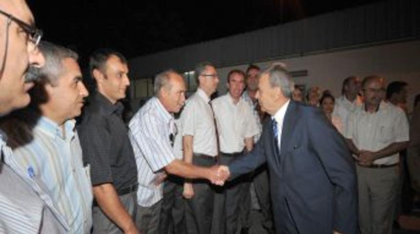 Başkan Kocaoğlu otob&uuml;s şof&ouml;rleriyle sabah bayramlaştı