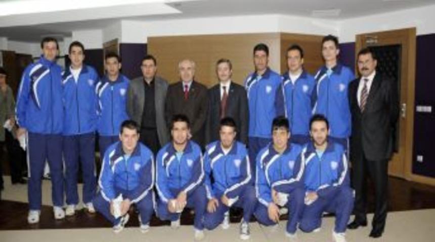 Şahinbey Gen&ccedil;likspor Voleybol takımı 2. Lig'e y&uuml;kseldi