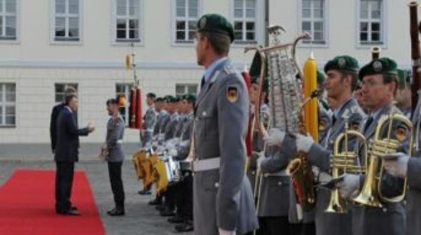 G&uuml;l ailesi 'soğuk savaş' k&ouml;pr&uuml;s&uuml;nde