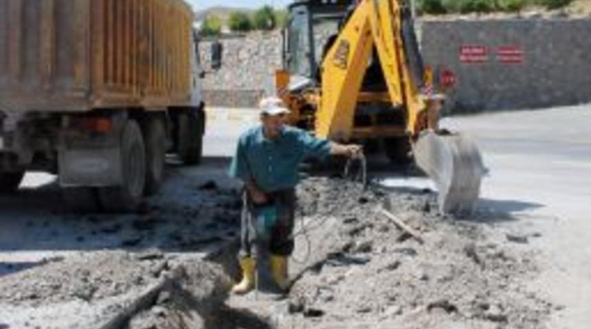 Bitlis'teki su kesintilerine sondajlı &ccedil;&ouml;z&uuml;m