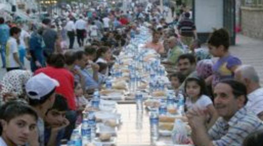 Mardin&rsquo;de 10 bin kişi iftarda buluştu