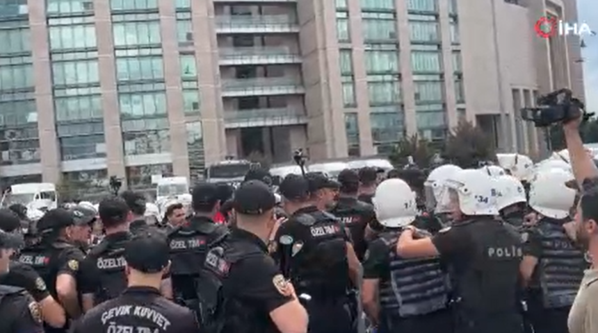 &Ccedil;ağlayan'da arbede! Bazı LGBT'liler g&ouml;zaltına alındı