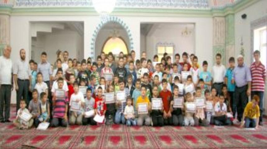 Vakfıkebir&rsquo;de 94 Kur'an kursu &ouml;ğrencisi belgelerini aldı
