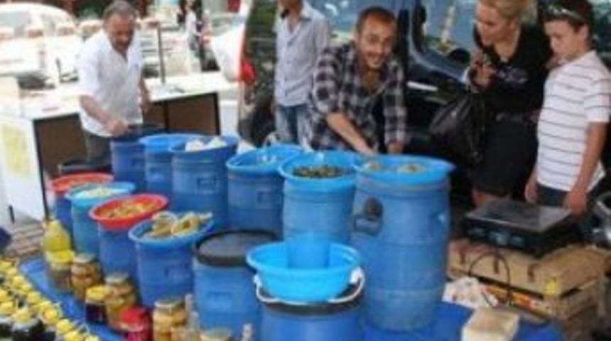 Turşu satıcılarının Ramazan'da y&uuml;z&uuml; g&uuml;ld&uuml;