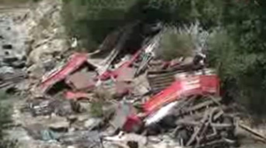 &Ouml;l&uuml;m kavşağı 3 can aldı