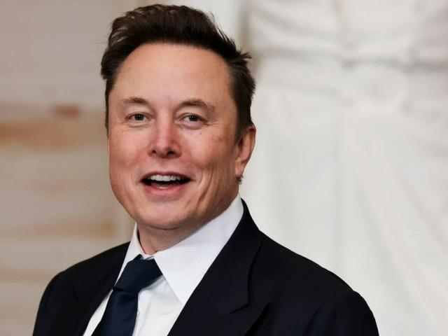 Elon Musk yapay zekadaki b&uuml;y&uuml;k tehlikeyi a&ccedil;ıkladı