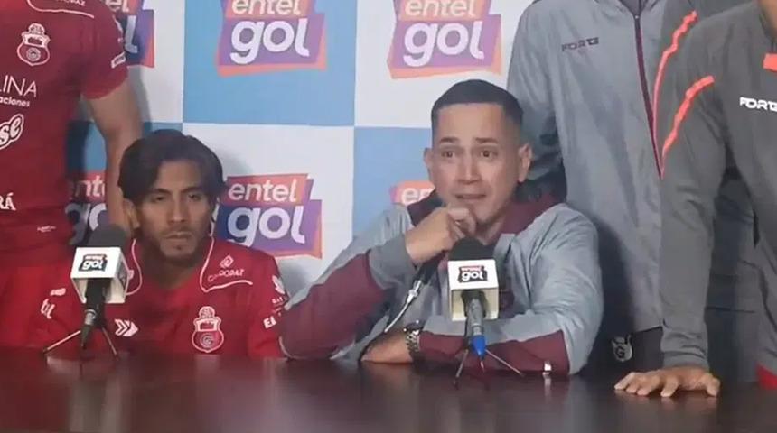 D&uuml;nya futbolunu sarsan itiraf! Ailesi &ouml;l&uuml;mle tehdit edildi, sahaya &ccedil;ıkıp bilerek gol yedi