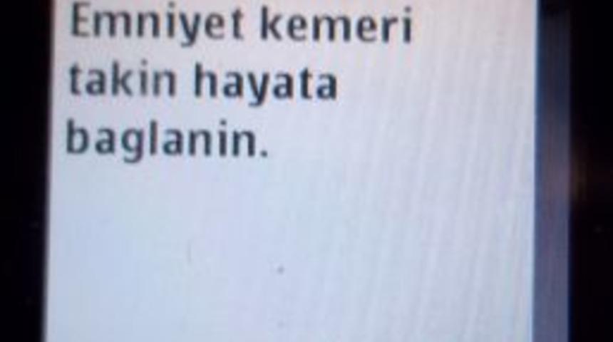 Polisten trafik kazalarını &ouml;nlemek i&ccedil;in SMS'li uyarı