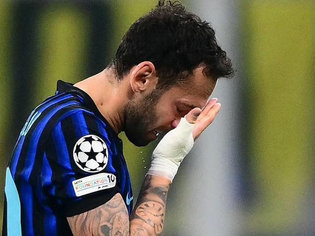 Hakan &Ccedil;alhanoğlu'ndan gelen haber İtalya'yı sarstı! Şok b&uuml;y&uuml;yor...