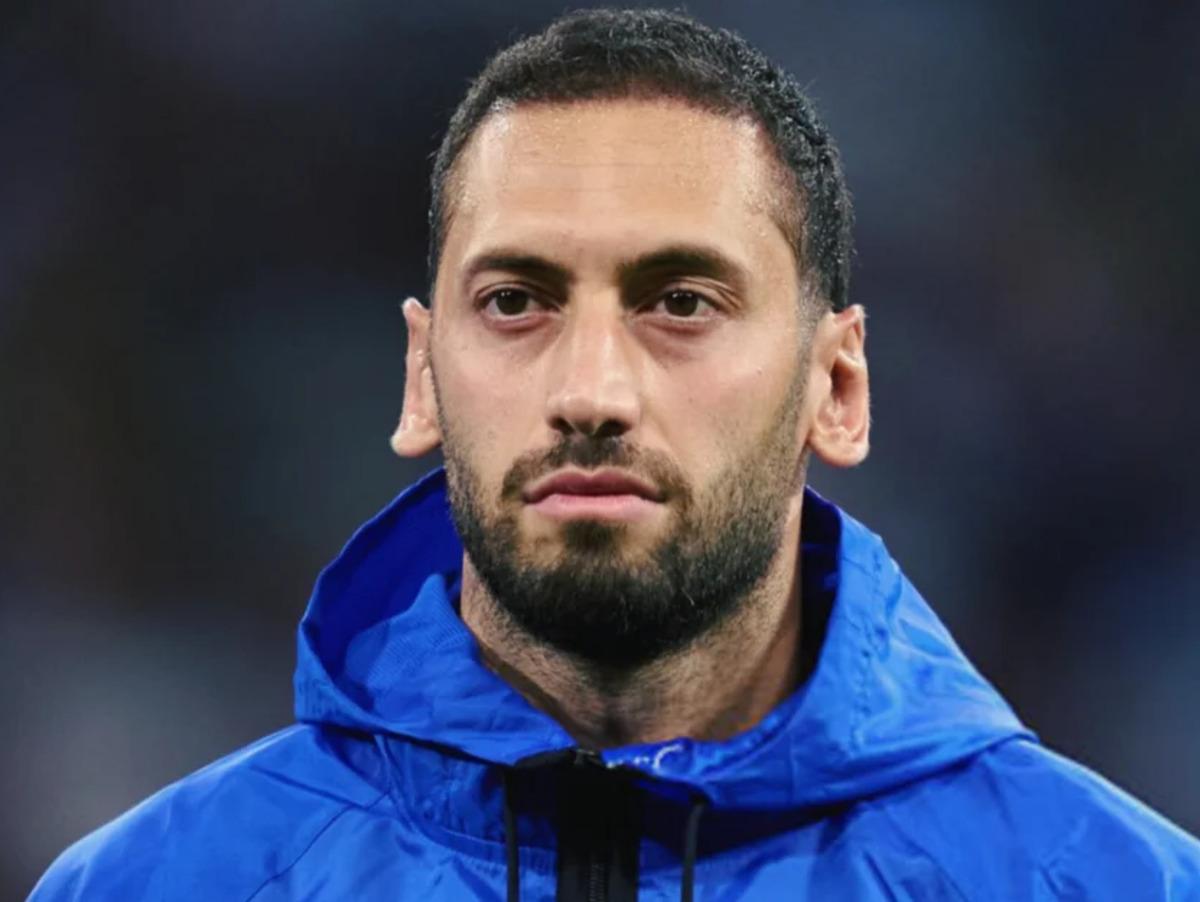 Hakan &Ccedil;alhanoğlu ndan gelen haber İtalya yı sarstı! Şok b&uuml;y&uuml;yor... 1