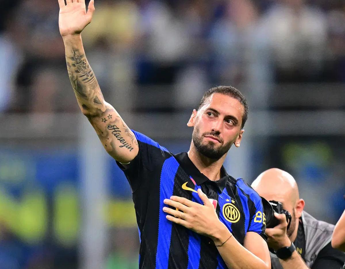 Hakan &Ccedil;alhanoğlu ndan gelen haber İtalya yı sarstı! Şok b&uuml;y&uuml;yor... 2