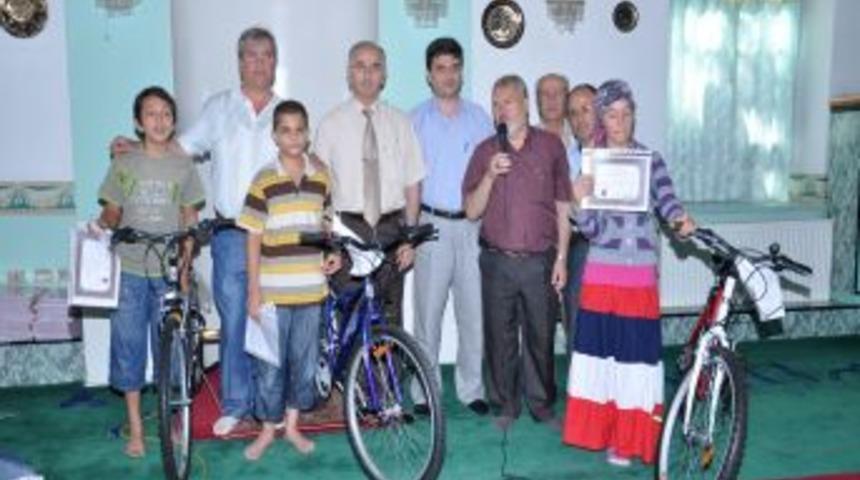 Kur'&acirc;n kursunu bitiren 60 &ouml;ğrenci &ouml;d&uuml;llendirdi