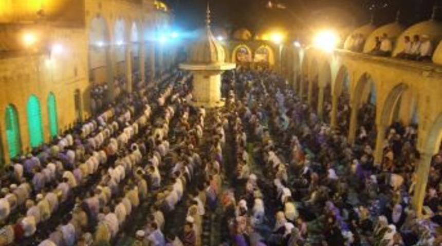 Balıklıgöl'de 50 bin kişilik dev iftar sofrası