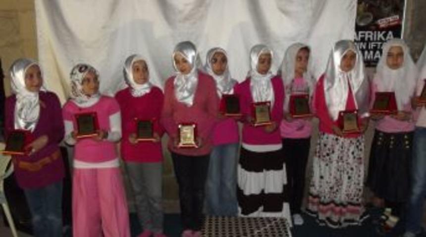 Kur'an kursu &ouml;ğrencileri hediye altınları Somali'ye bağışladı