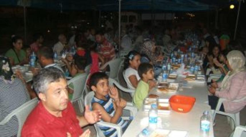 Kozan'da 350 kişilik iftar &ccedil;adırı kuruldu