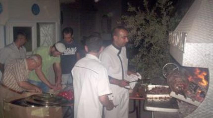 İzmir'de yemekli Kadir Gecesi programları d&uuml;zenlendi